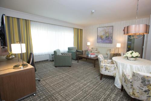 Courtyard by Marriott Philadelphia Springfield - image 9