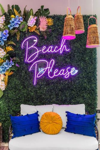 Walk to WhiteCap Beach, Pool, Balcony, Charcoal Grill, Beach Accessories