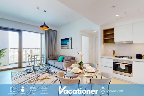 Vacationer Holiday Homes l High Rise 1 Bedroom l Close to Dubai Mall l Pool Access with Burj Khalifa Views, Дубай