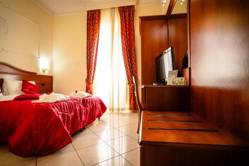 Hotel Mirage - image 12