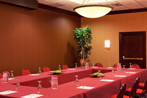 Courtyard by Marriott Alexandria Pentagon South - image 12