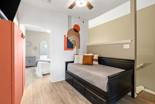 Walk to WhiteCap Beach, Pool, Balcony, Charcoal Grill, Beach Accessories