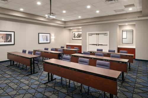 Courtyard by Marriott St. Petersburg Downtown - image 8