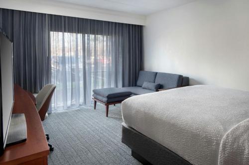 1 king bed, 1 sofa bed