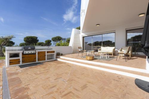 SUNSET VILLA - Luxury villa with superb pool and great views, Faro (fotografie 4)