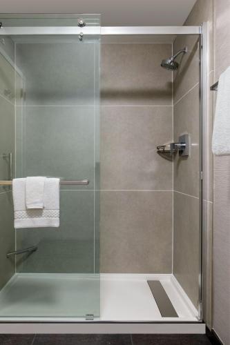 Courtyard by Marriott Phoenix Airport - image 7