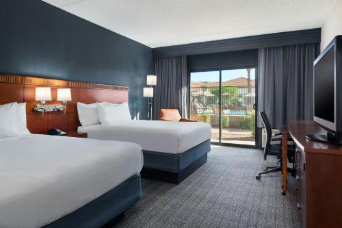 Courtyard by Marriott Phoenix Airport - main image