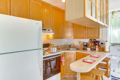 Less Than 1 Mi to UCLA Pet-Friendly Couples Retreat! detail