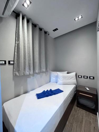 1 twin bed