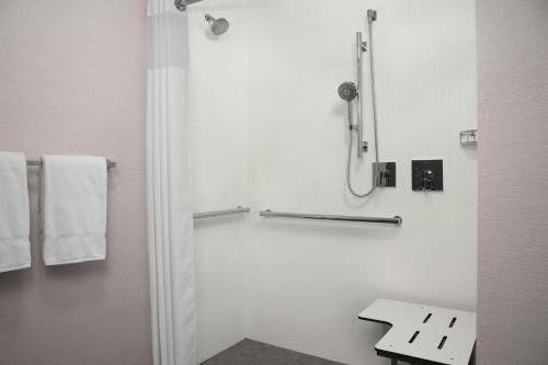 Courtyard by Marriott Lakeland - image 9