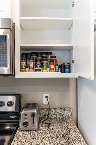 Walk to WhiteCap Beach, Pool, Balcony, Charcoal Grill, Beach Accessories