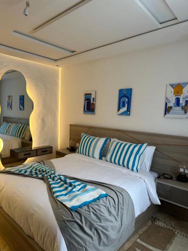 Blue chafchaouen in 아인 하우지