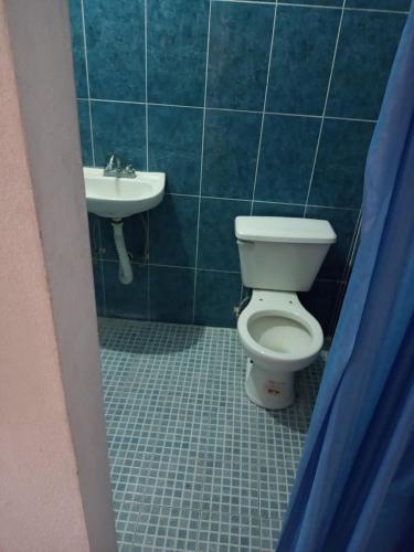 Room in Guest room - Lodging and camping the island in Tlaquiltenango, Mexico