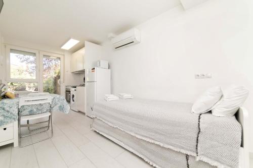 Apartamento con jardín privado (Apartamento con jardin privado) in سان فرناندو دي هيناريس