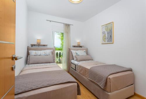 Apartment Njivice 5295b - image 13