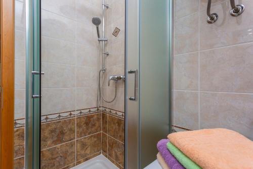 Apartment Njivice 5295b - image 4