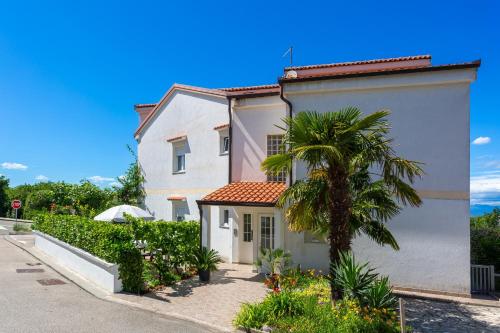 Apartments by the sea Njivice Krk - 5295 Njivice 