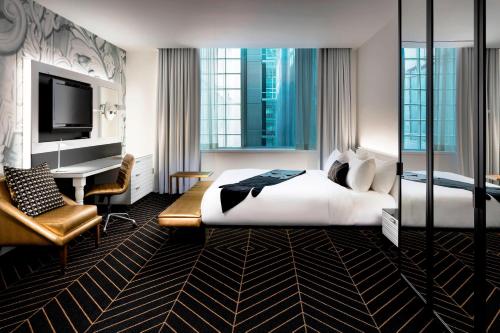 Mega, Guest room, 1 King image 4