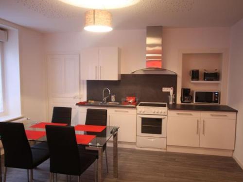 . Appartement Rénové, Proche Centre-Ville Épinal, 2 Chambres, Confort, WiFi, Parking - FR-1-589-54