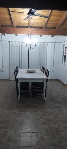 Casa con piscina y vista in Casa Grande