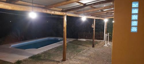 Casa con piscina y vista in Casa Grande