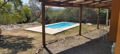 Casa con piscina y vista in Casa Grande