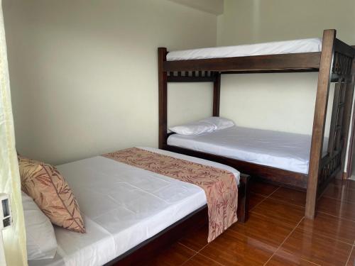 2 double beds, 1 bunk bed