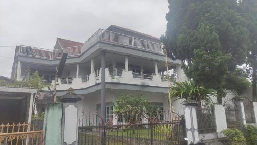 Jayagiri White House, Genteng