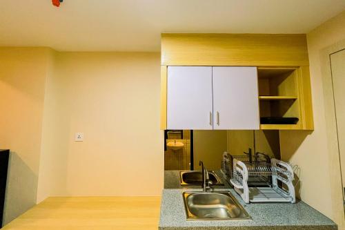 Good Deal and Homey Studio De Prima Apartment By Travelio - image 4
