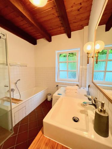 Baño, 2 Zimmer Business Wohnung mit Terrasse in Ahrensburg