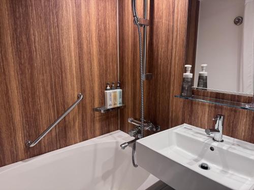 Double Room - Non-Smoking  image 10