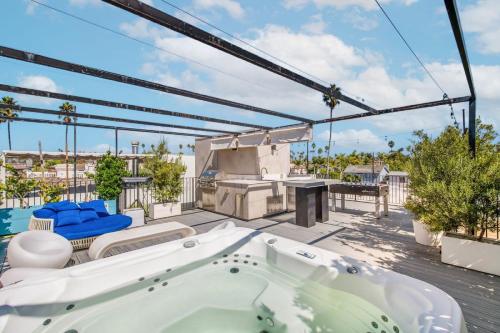 The Bella Villa Venice Beach - luxury interior design - spa and terrace, Los Angeles (photo 2)
