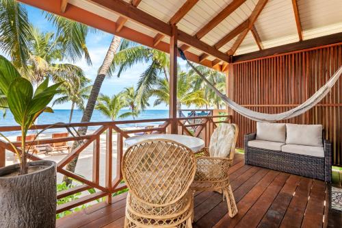Balkons/terase, Coconut Row Boutique Hotel in Hopkinsa