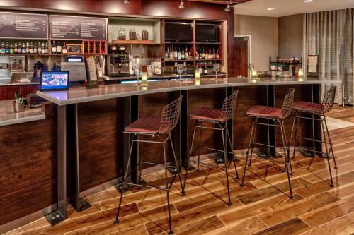 Courtyard by Marriott Alexandria - image 25