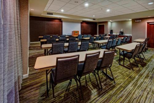 Courtyard by Marriott Alexandria - image 34