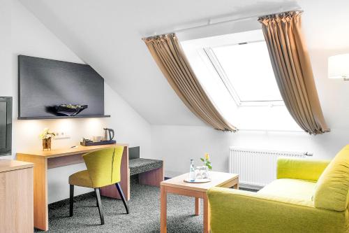 Best Western Hotel Favorit Best Western Hotel Favorit is conveniently located in the popular Ludwigsburg area. Both business travelers and tourists can enjoy the hotels facilities and services. Service-minded staff will welcom