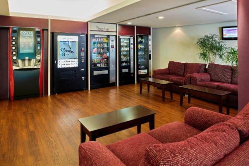 Courtyard by Marriott London Gatwick Airport - image 12