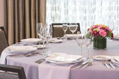 Courtyard by Marriott Edgewater NYC Area - image 13