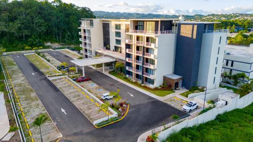 Vue extérieure, Premium Studio with Pool View in Mandeville
