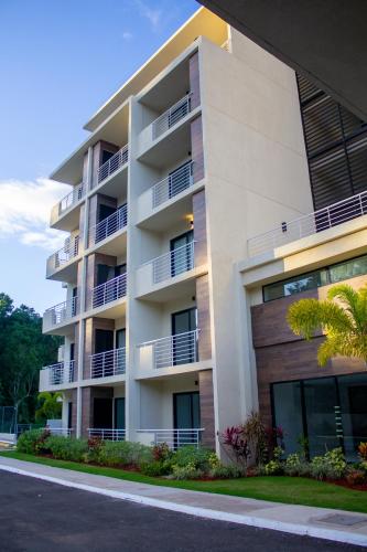 Vue extérieure, Premium Studio with Pool View in Mandeville