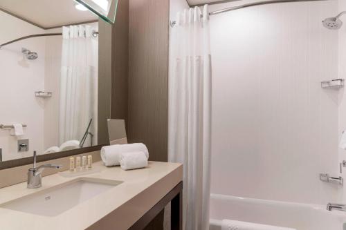 Courtyard by Marriott Waterloo Cedar Falls - image 8