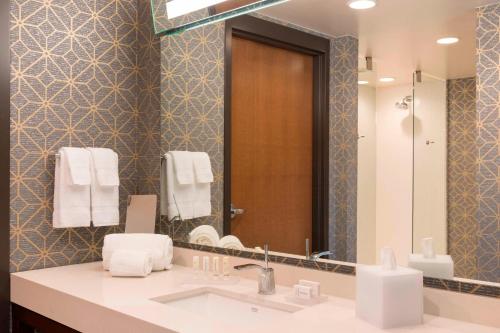 Courtyard by Marriott Waterloo Cedar Falls - image 7