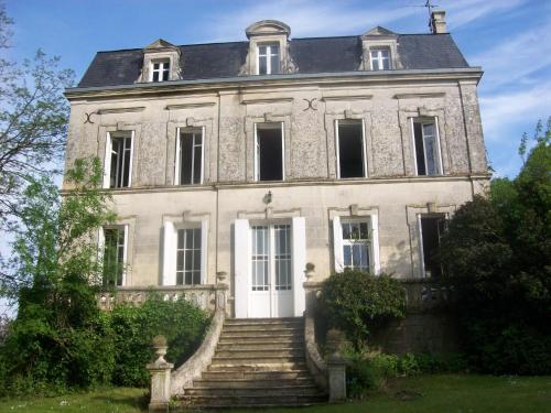 Château Fontclaire gîte à louer Pons