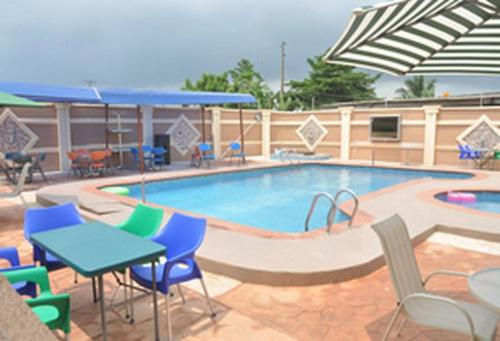 Sheriffyt Royale Hotel Suites - Deluxe in อิโคโรดู