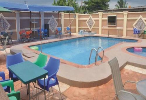 Sheriffyt Royale Hotel Suites - Deluxe in อิโคโรดู