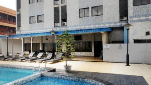 Owu Crown Hotel - Deluxe twin Bed Room