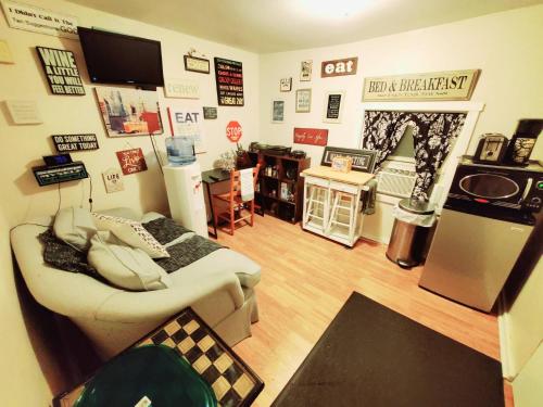 Room in Guest room - Black-white Rm By Yale U in New Haven, USA