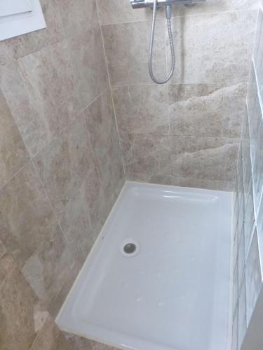 Beautiful 2 bedroom penthouse - image 3