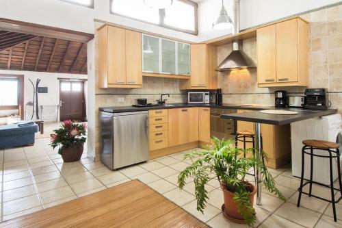 Lovely apartment on 2 floors with sea view - image 12