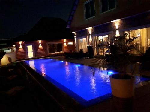 Room in Lodge - Leola Hotel-ikeja, Lagos